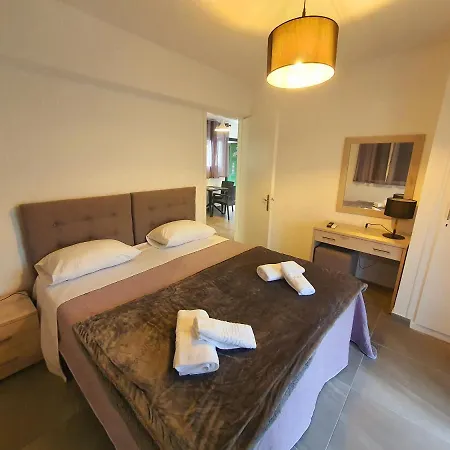 Bella De Lux Aparthotel Kato Korakiana