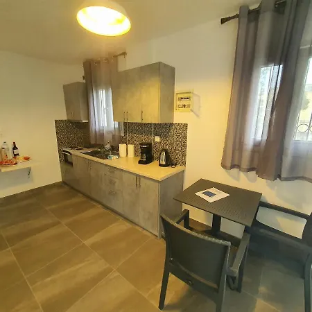 Bella De Lux Kato Korakiana