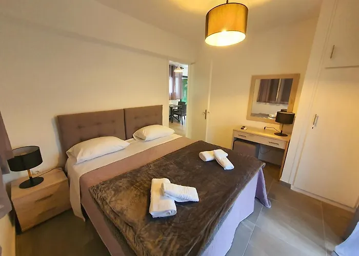 Bella De Lux Apartahotel Kato Korakiana